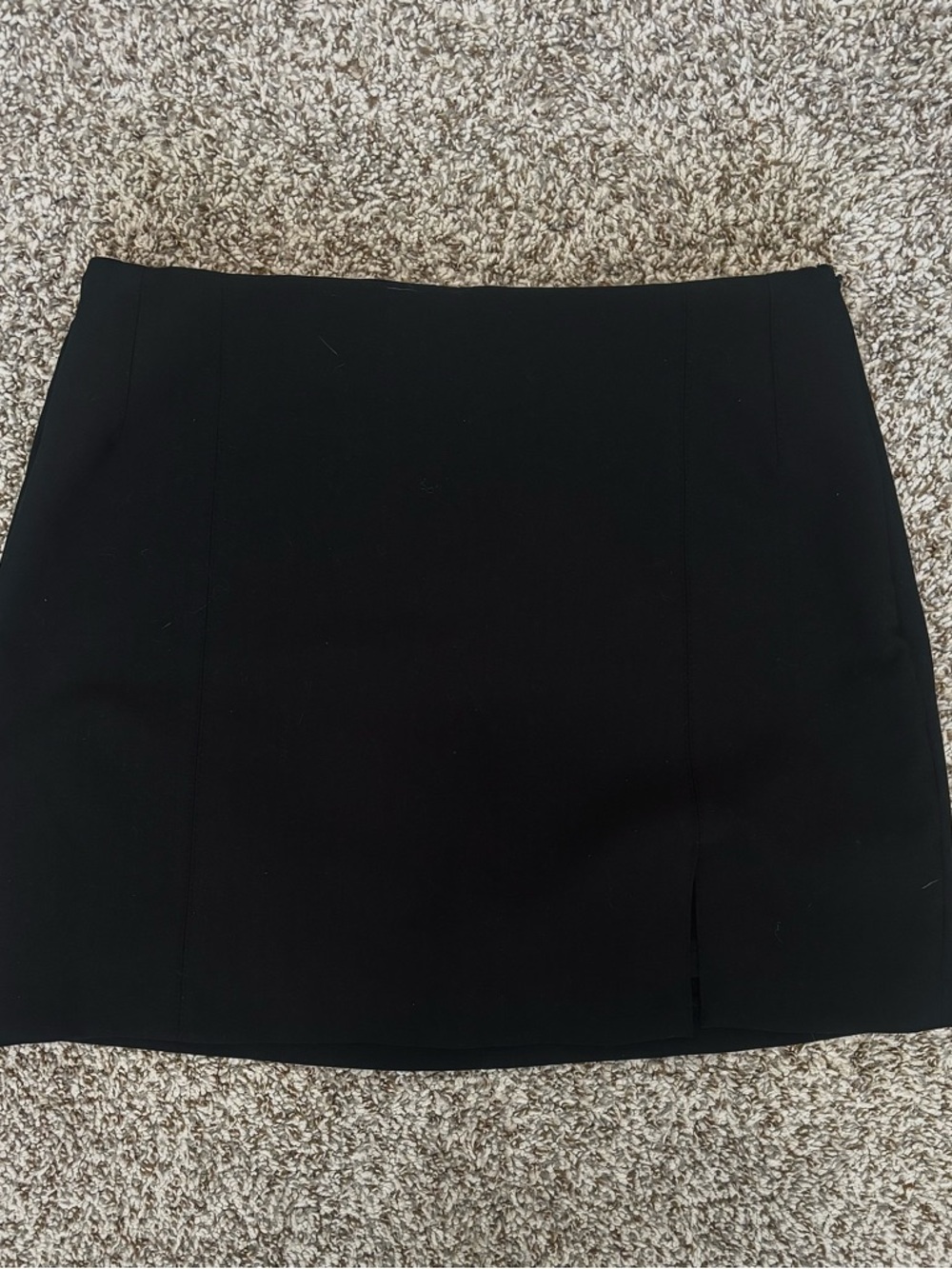 Zara Black Mini Skirt Size M • Side Slit • Minimal Chic Basic